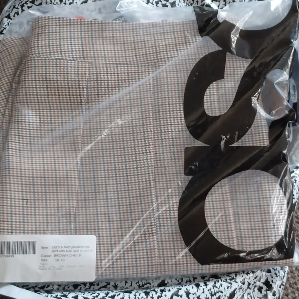 ASOS - Picture 2 of 8